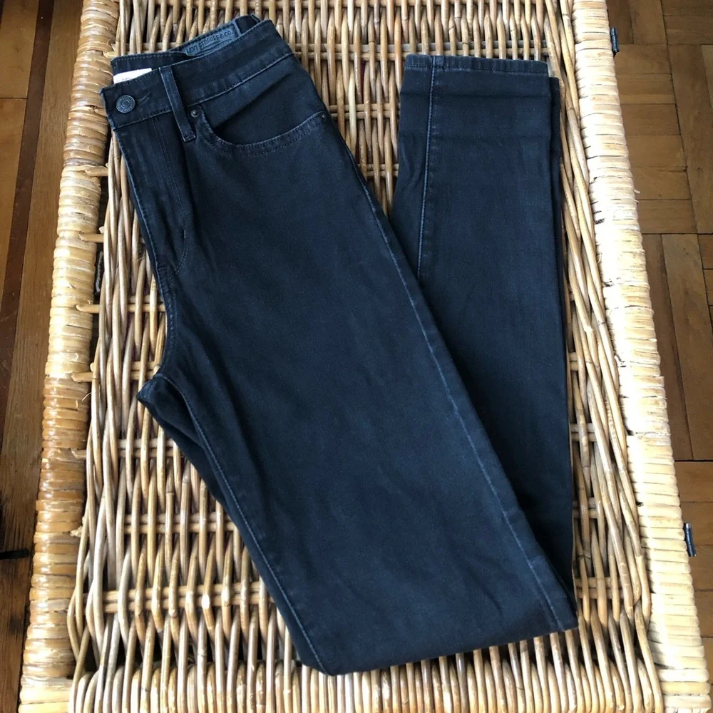 LEVIS HIGH RISE SKINNY JEANS 🖤 - Picture 3 of 7